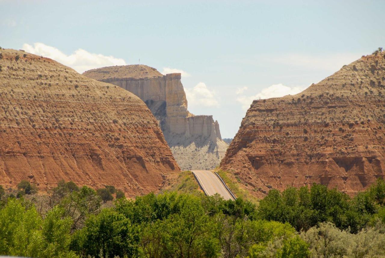 Near Bryce Canyon And Zion National Parks! *